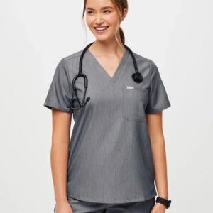 Figs Women's Heather Gray Short Sleeve Scrub Top